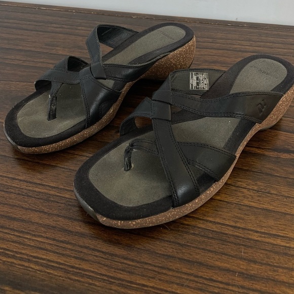 Merrell, women’s 8, Sundial Cross black leather & cork wedge sandal flip flops - Picture 3 of 8